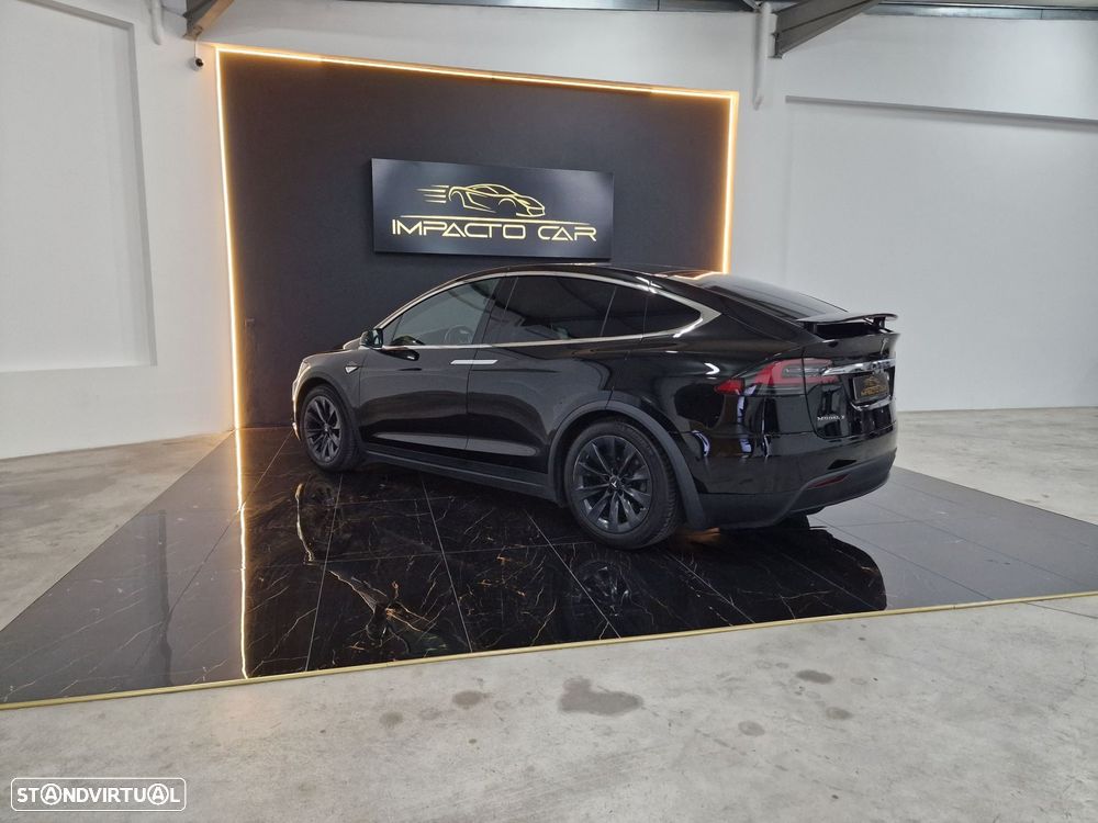 Tesla Model X 90D - 32