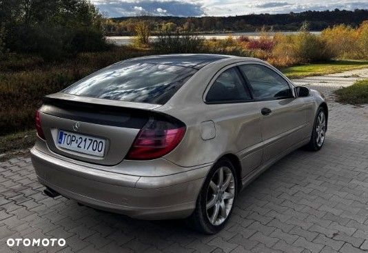 Mercedes-Benz C-Class 2002 photo 2