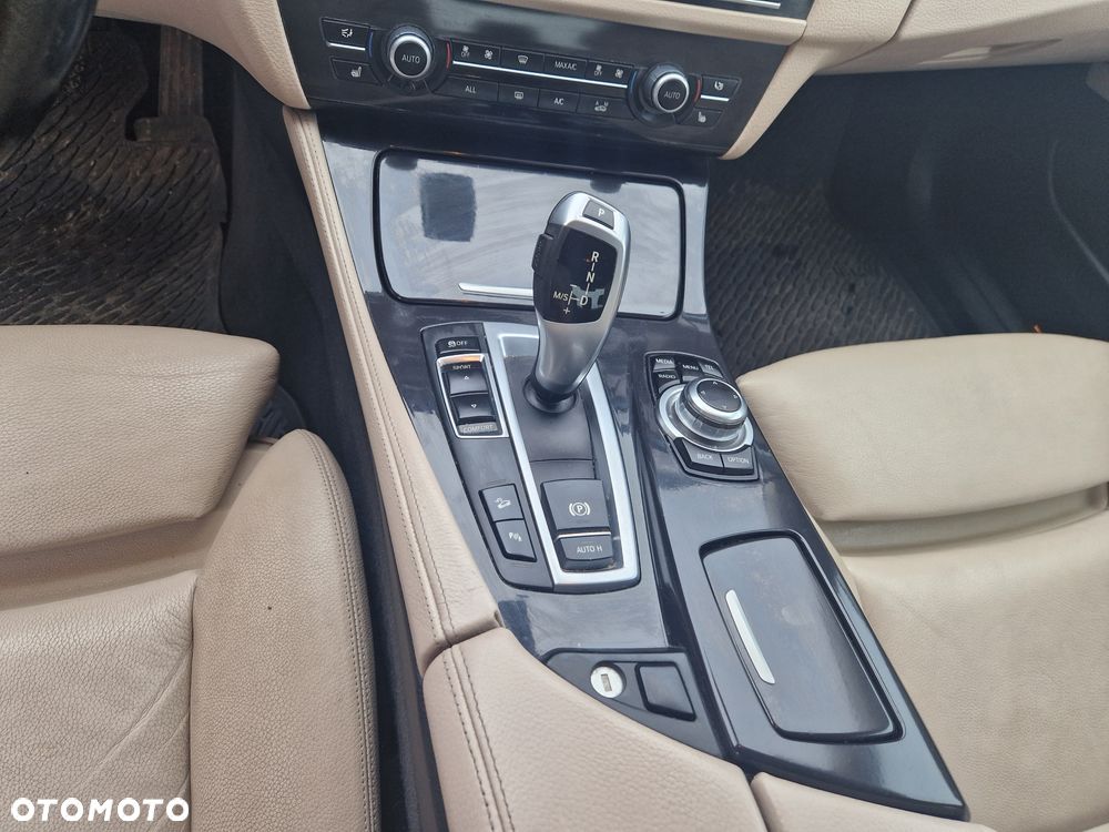 BMW Seria 5 528i xDrive - 7