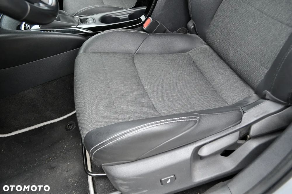 Toyota Corolla 1.8 Business Edition - 16
