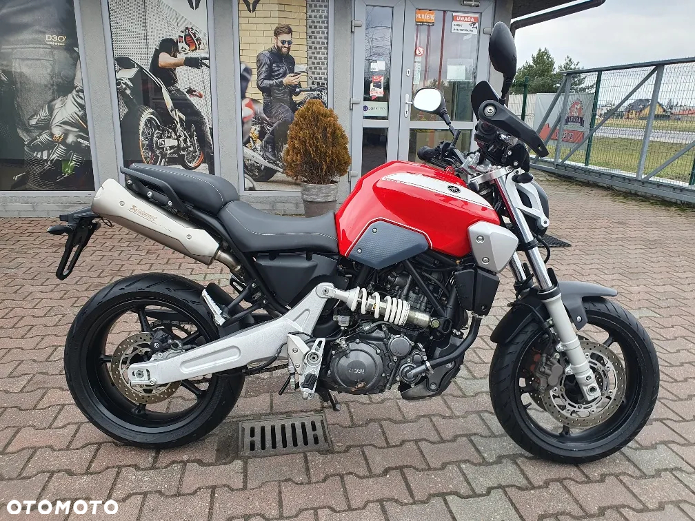 Yamaha MT - 17