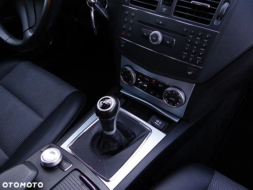 Mercedes-Benz Klasa C 180 Avantgarde Edition - 31