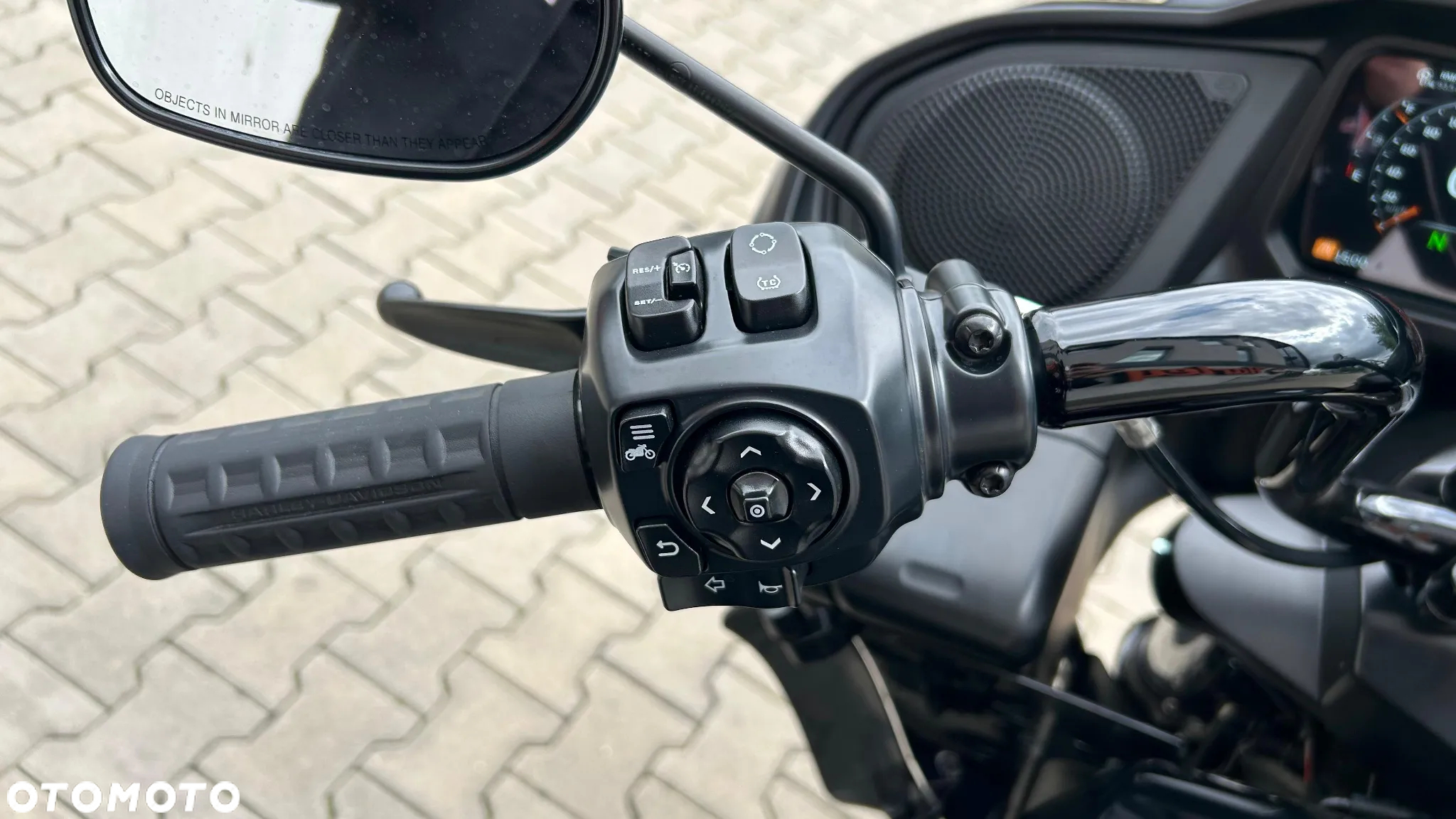 Harley-Davidson Touring Road Glide - 13