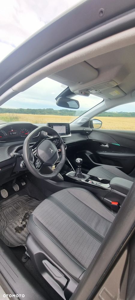 Peugeot 208 - 13
