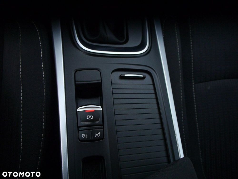 Renault Megane ENERGY TCe 140 EDC LIMITED - 32