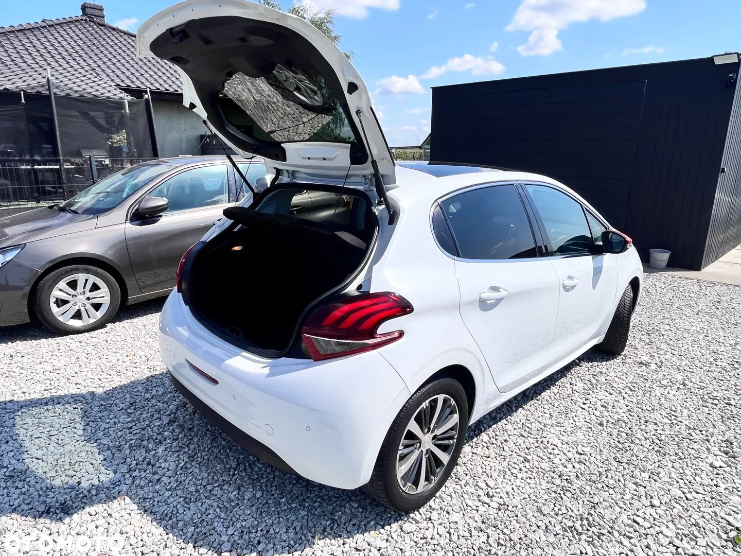 Peugeot 208 1.2 PureTech GPF Allure S&S EAT6 - 11
