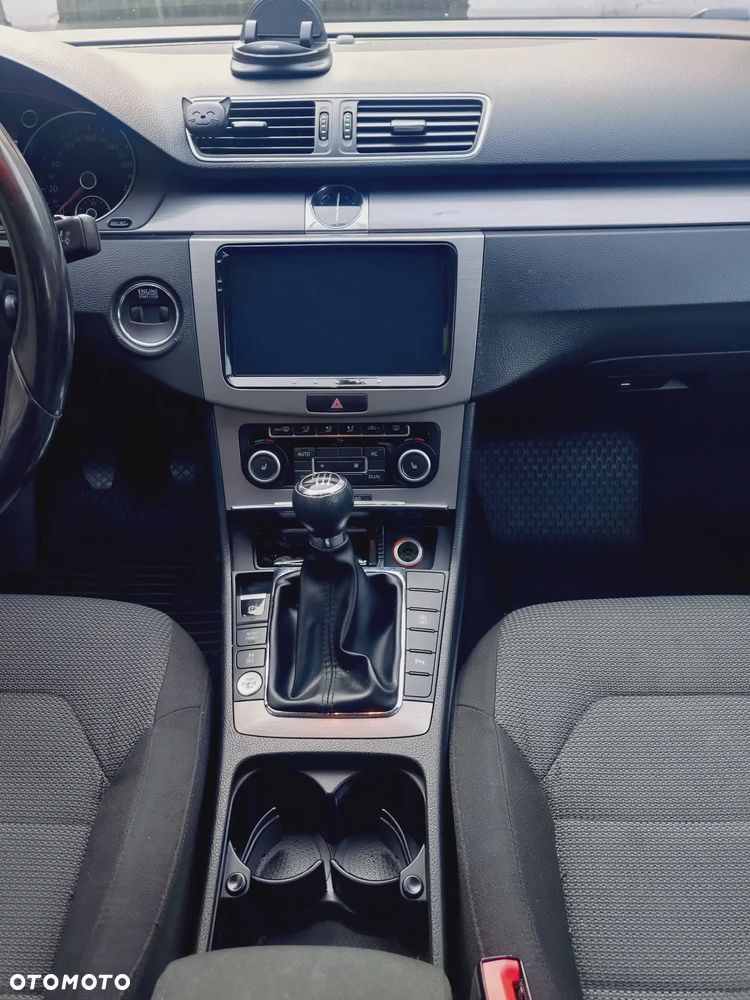 Volkswagen Passat 2.0 TDI Comfortline - 6