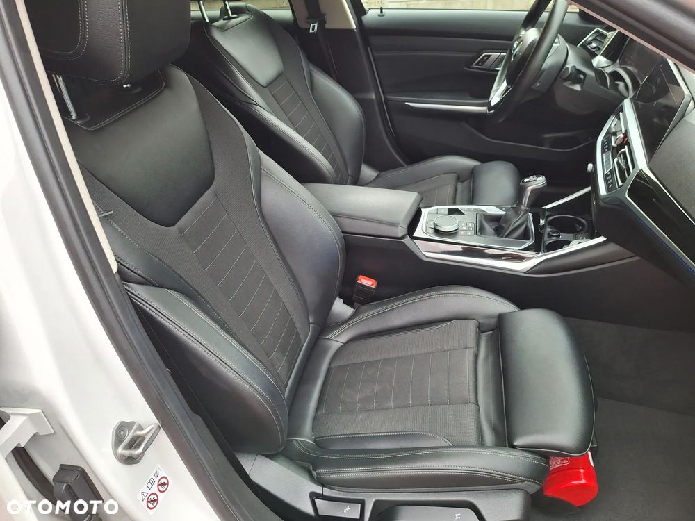 BMW Seria 3 318i Sport Line - 26