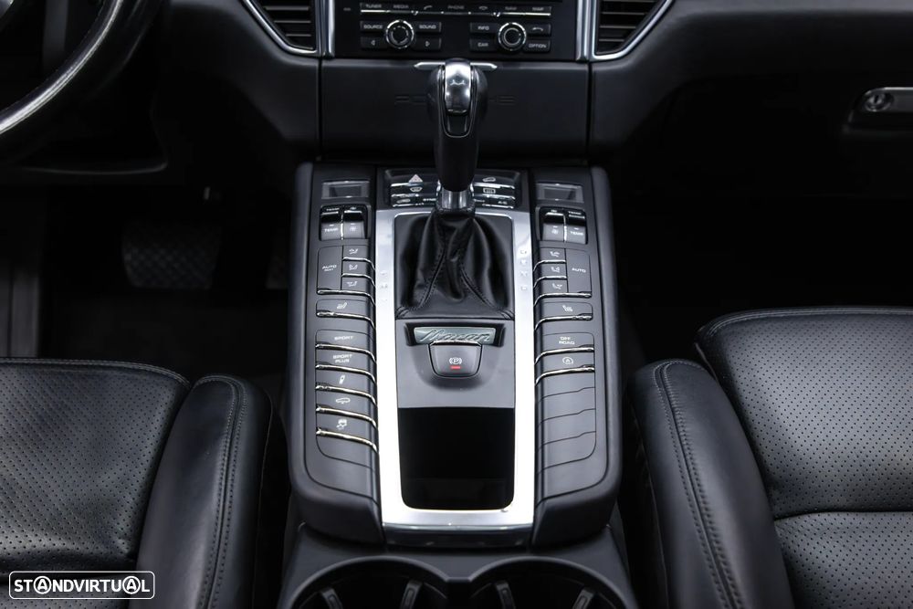 Porsche Macan Turbo PDK - 34