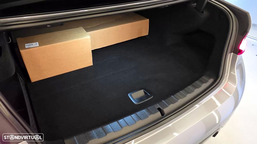 BMW 320 e Pack Desportivo M Auto - 23