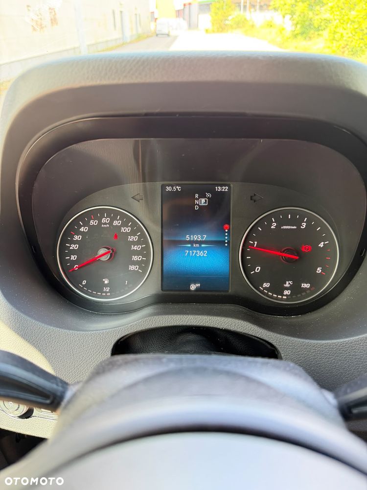 Mercedes-Benz Sprinter - 12