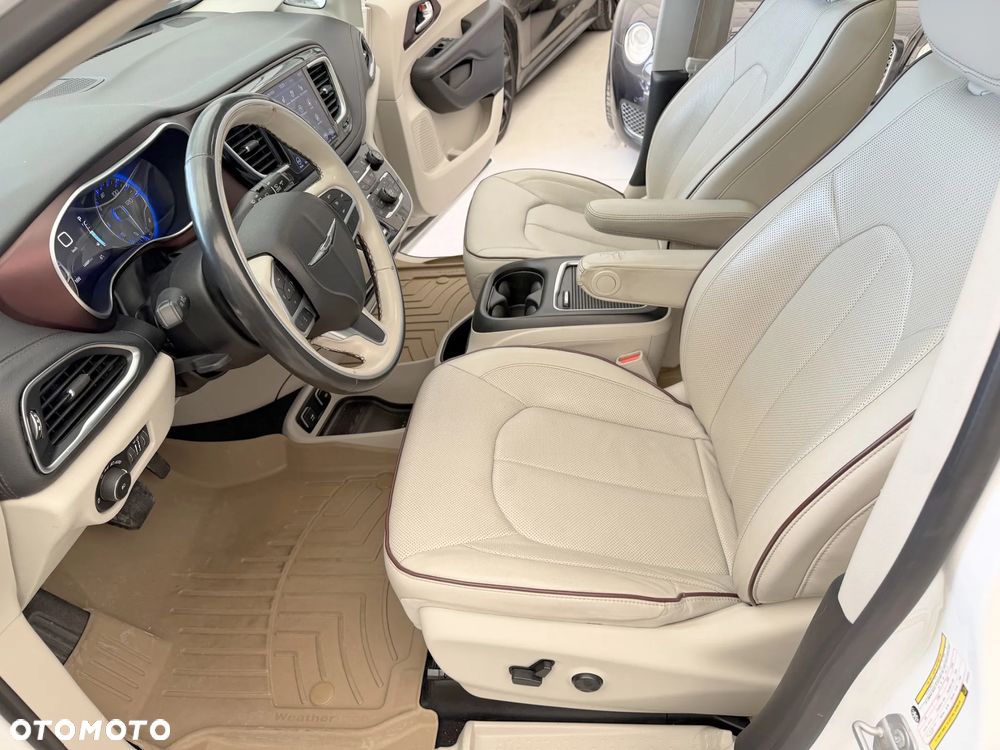 Chrysler Pacifica - 7