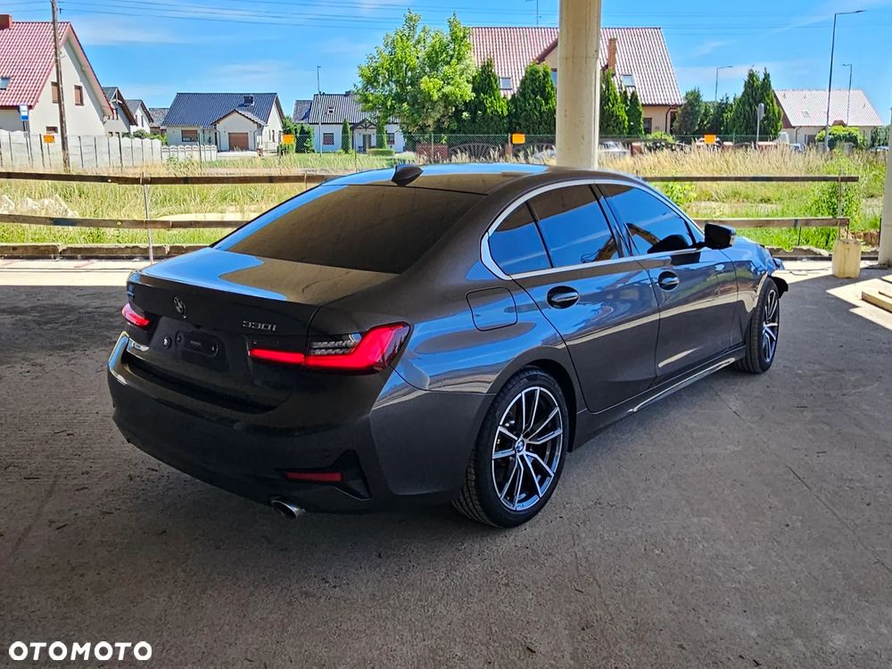 BMW Seria 3 330i xDrive Sport Line - 4