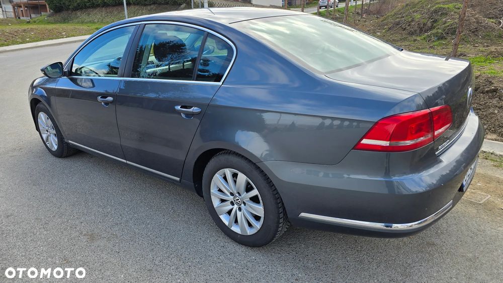 Volkswagen Passat 1.6 TDI Comfortline - 4