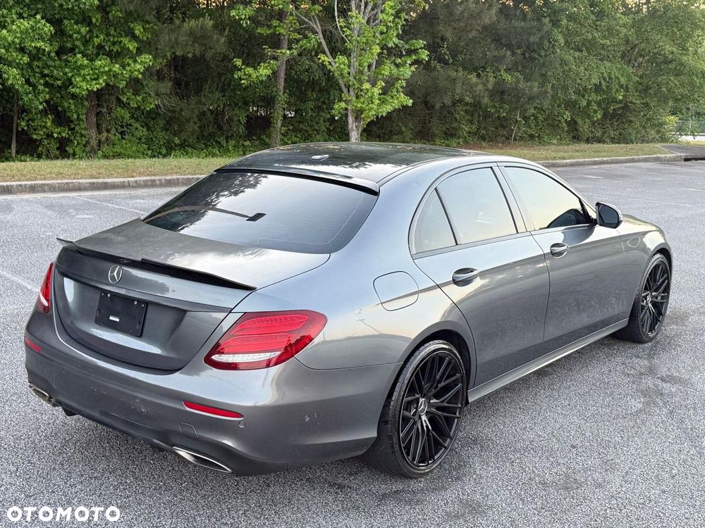 Mercedes-Benz Klasa E 300 9G-TRONIC - 4