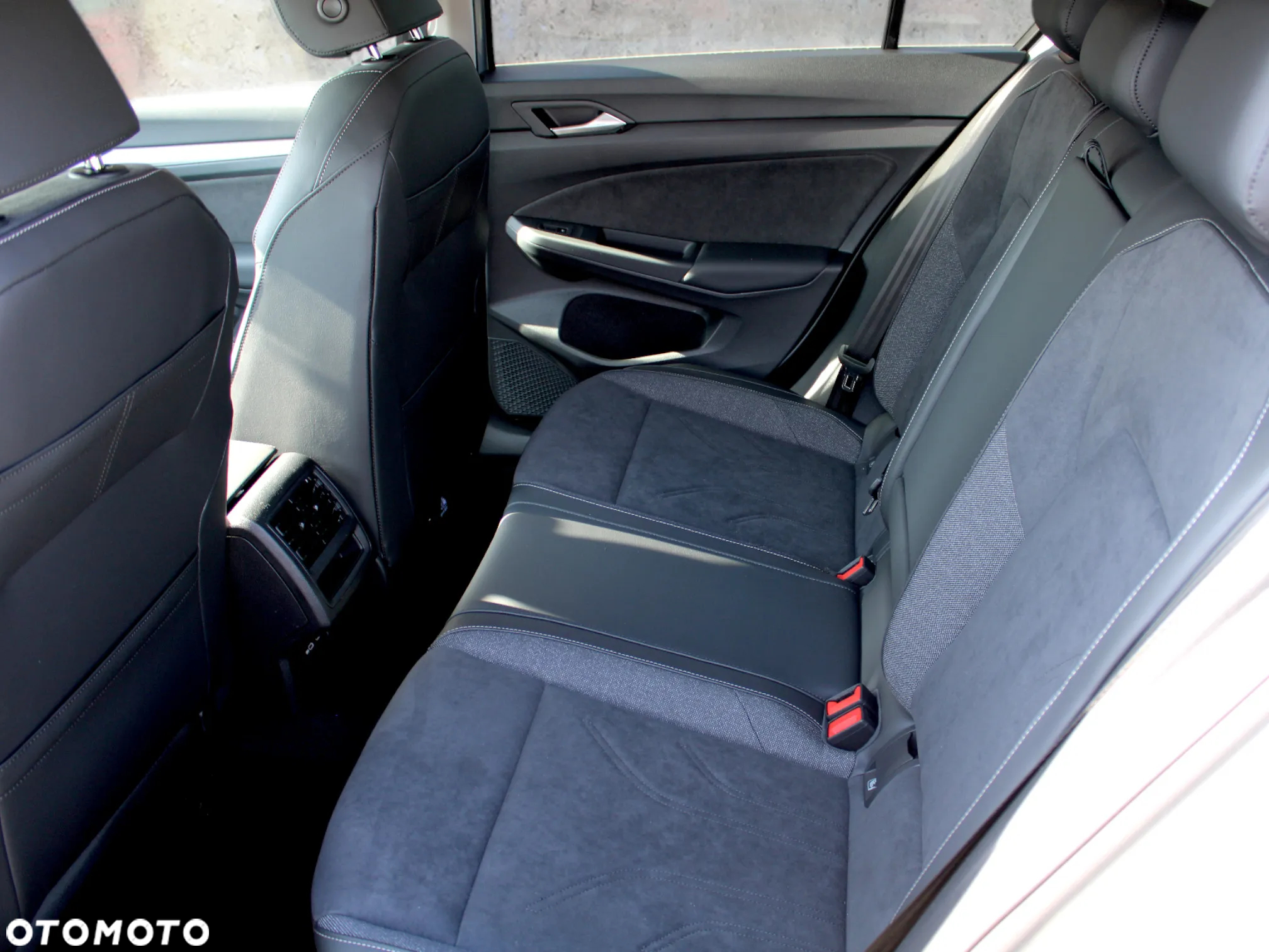 Volkswagen Golf VIII 1.5 TSI Special Edition - 29