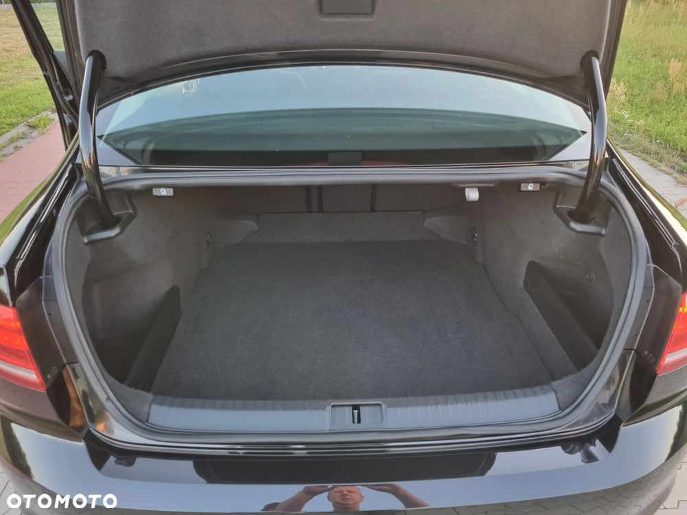 Volkswagen Passat 2.0 TDI SCR DSG Comfortline - 29