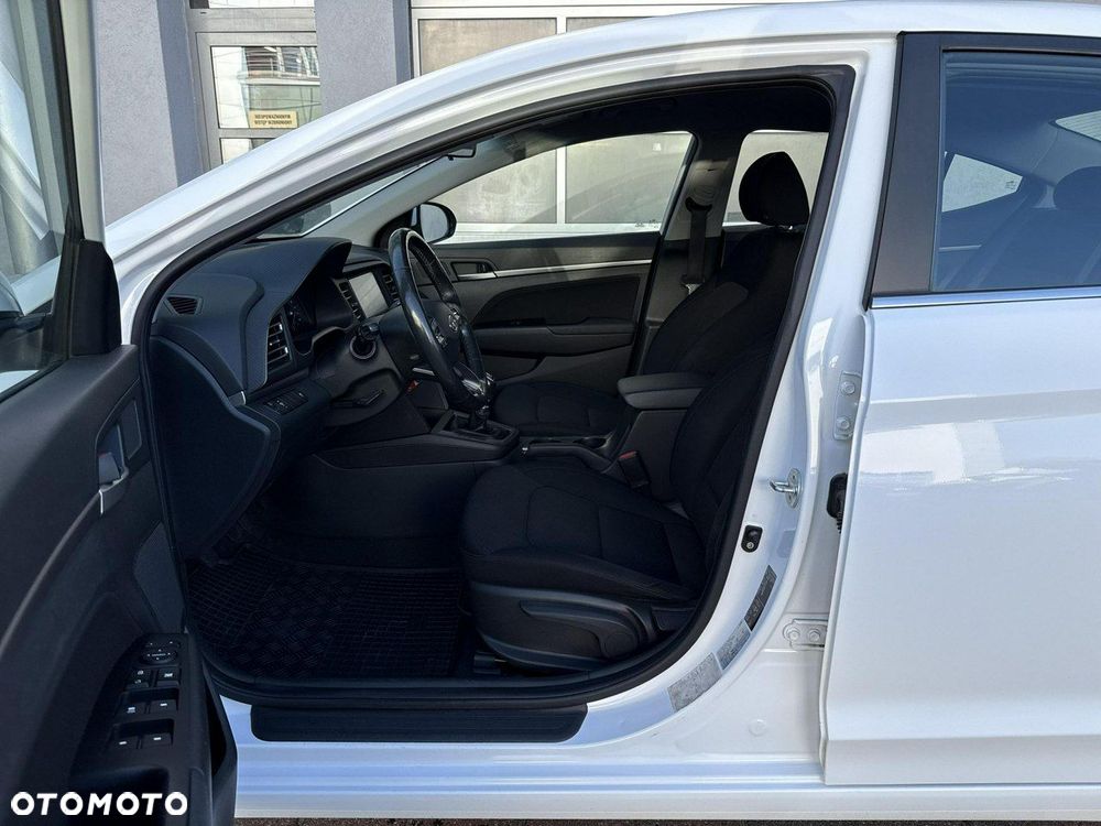Hyundai Elantra 1.6 Comfort Premiere - 10