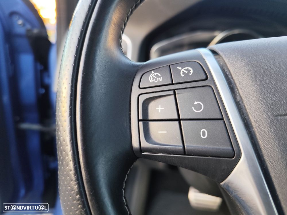 Volvo V60 2.4 D6 R-Design AWD Phev - 14
