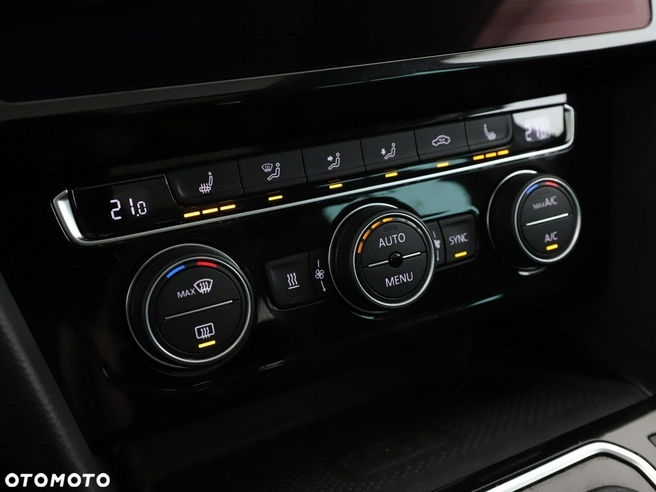 Volkswagen Passat Variant 2.0 TDI SCR 4Motion DSG Elegance - 28