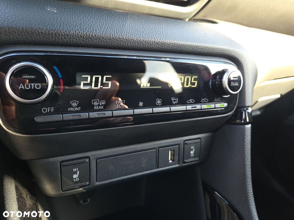 Toyota Yaris Hybrid 1.5 Selection Style - 26