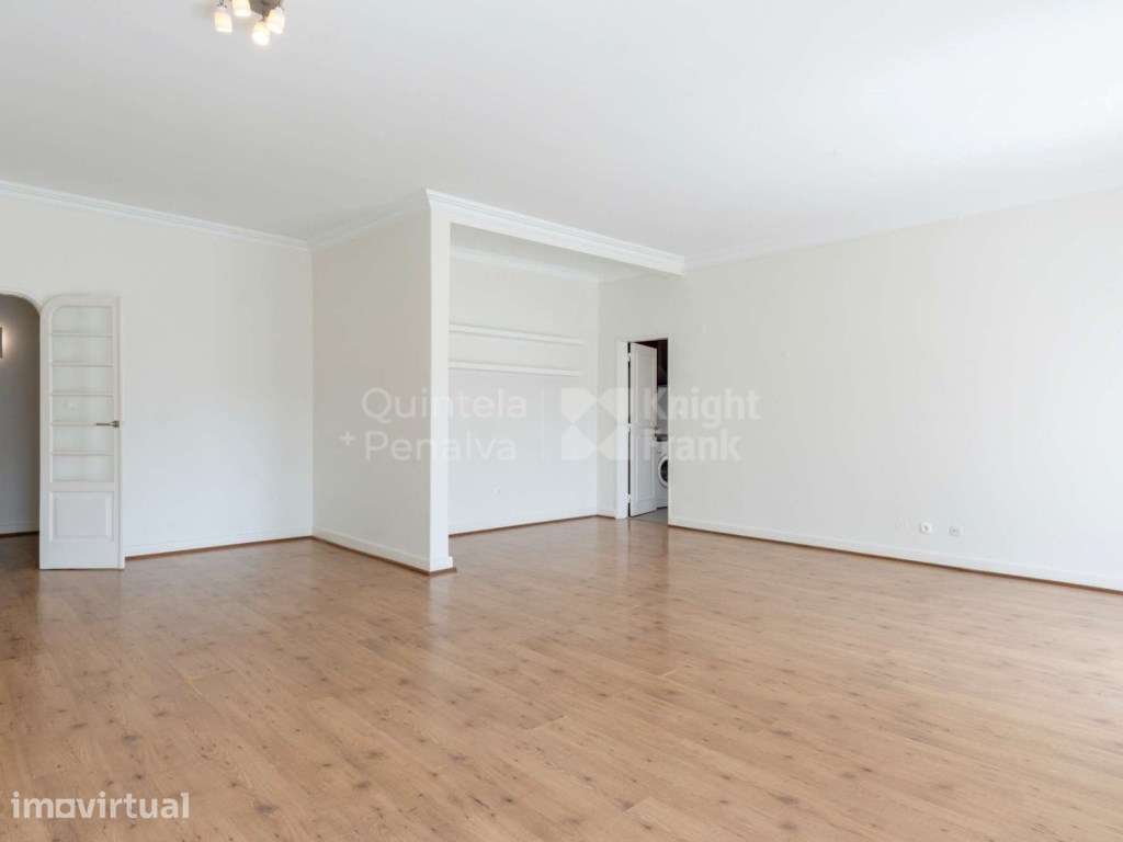 Apartamento T2+1 com varanda para arrendamento em Cascais - Grande imagem: 5/25