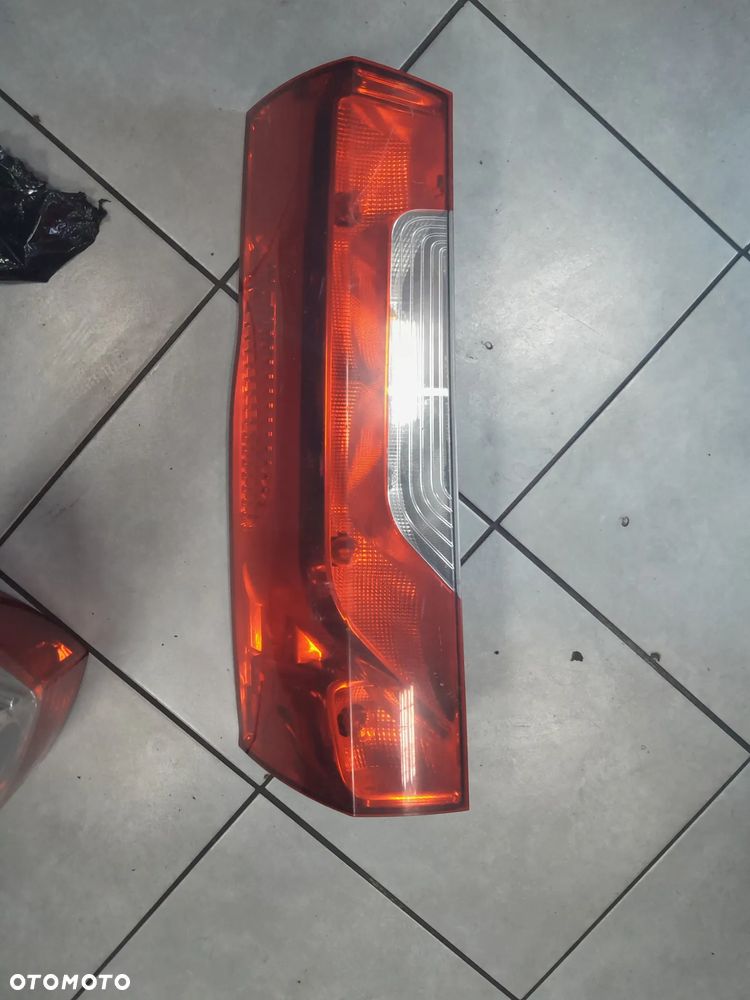 Lampa tylna lewa Mercedes Sprinter 907 A9108200000 - 1