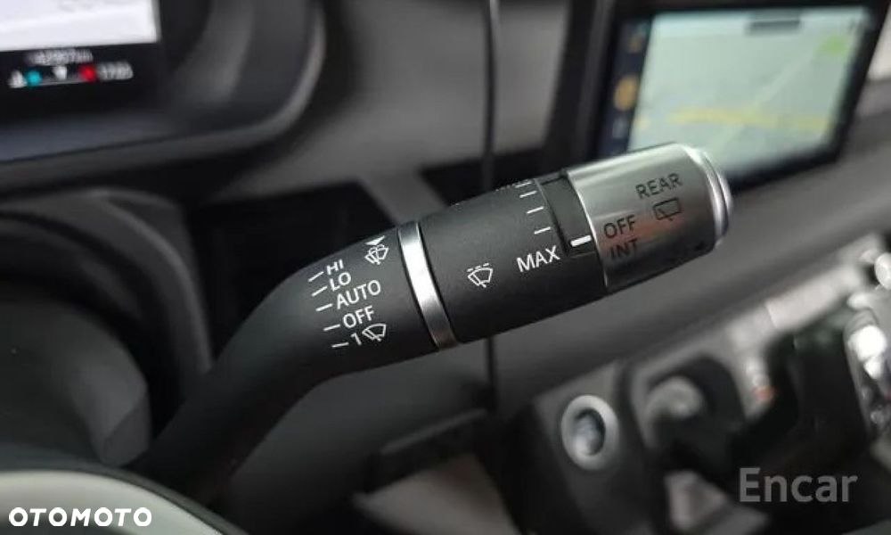 Land Rover Defender - 22