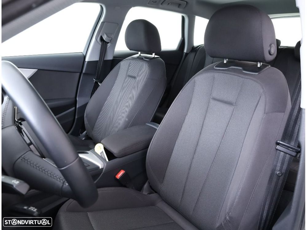 Audi A4 Avant 30 TDI S tronic - 12