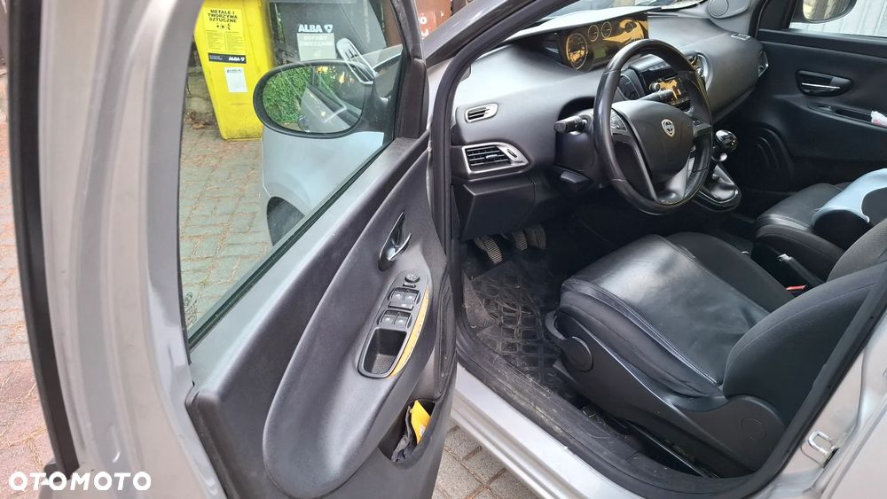 Lancia Ypsilon 0.9 Platinum S&S - 14