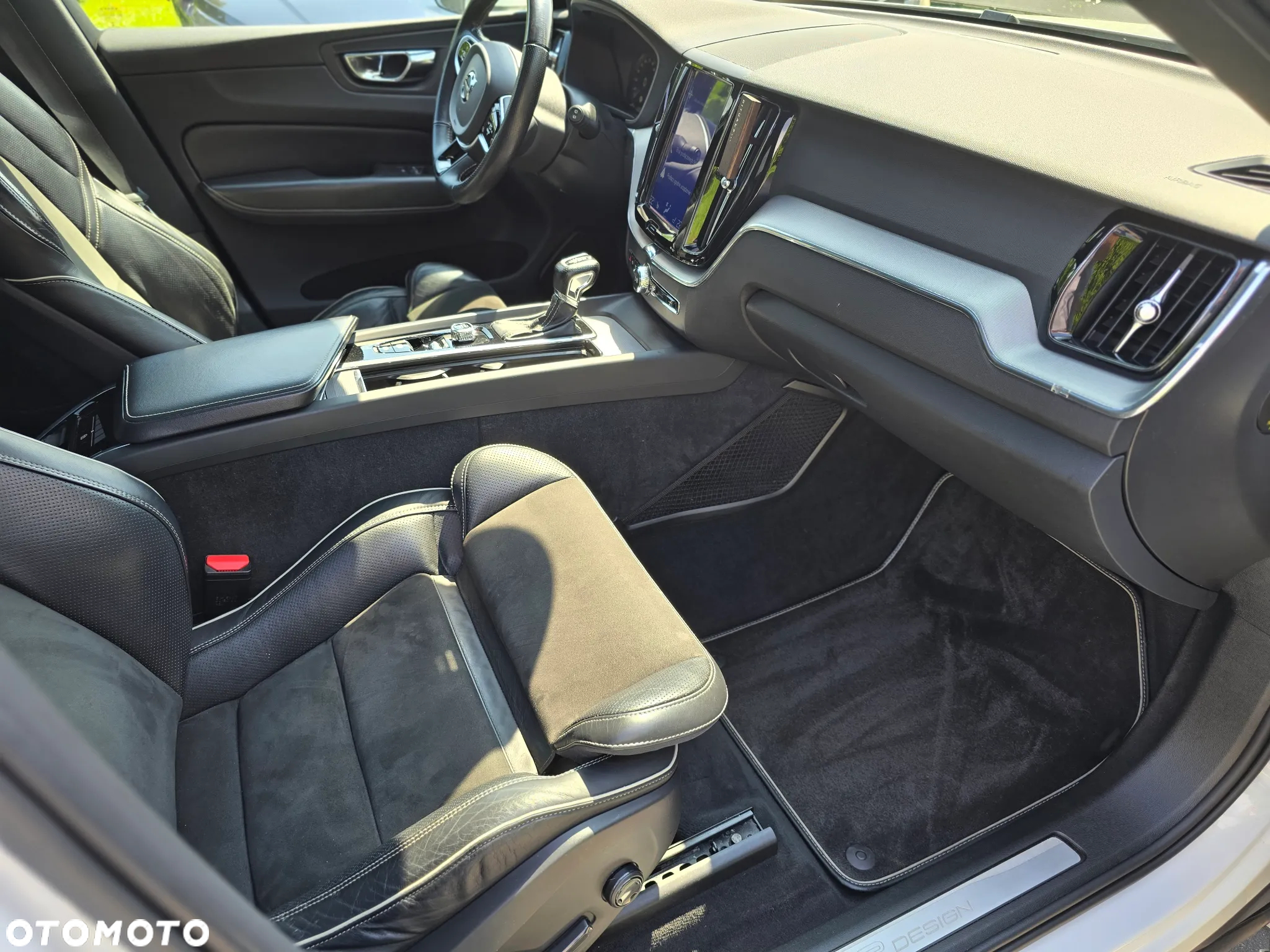 Volvo XC 60 T5 AWD R-Design - 9