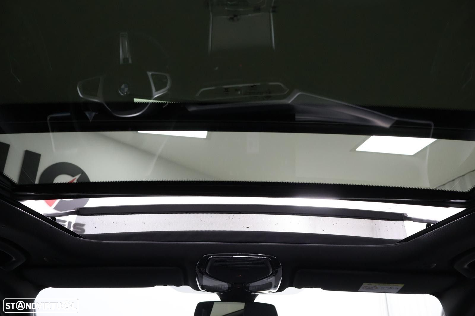 BMW 330 e Touring Pack Desportivo M Pro Auto - 35