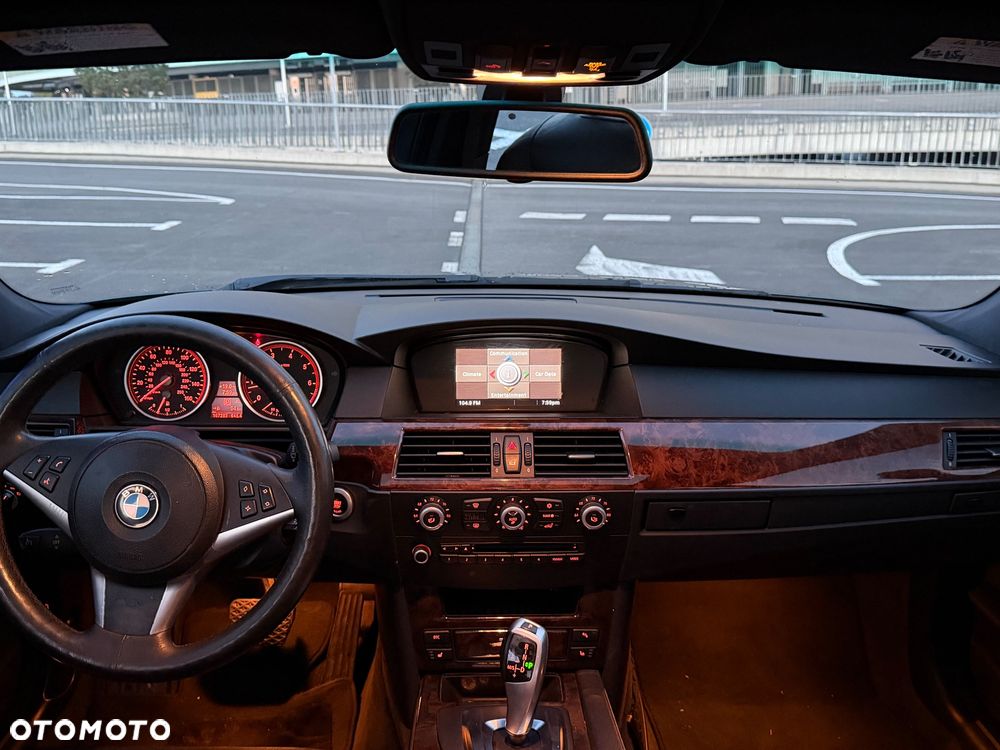 BMW Seria 5 550i Edition Exclusive - 16