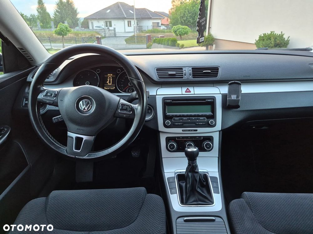 Volkswagen Passat 2.0 TDI 4Motion BlueMotion Technol Comfortline - 12