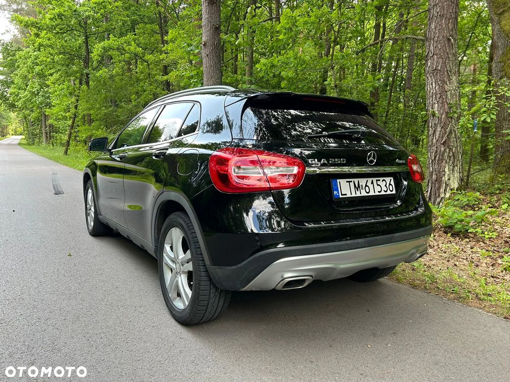 Mercedes-Benz GLA 250 4-Matic - 10