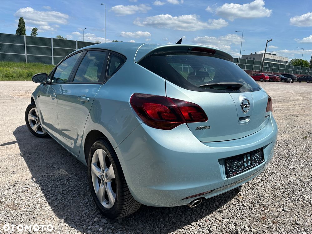 Opel Astra 1.6 Turbo Edition - 4