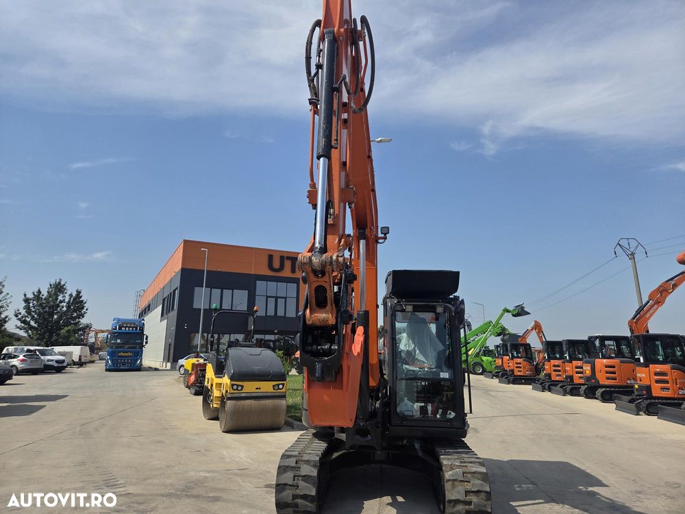 Hitachi ZX85, 8,65 tone, Ad sapare 5m, 2022, 2.427 ore, CUPLA RAPIDA HIDRAULICA+3 CUPE NOI, inst picon pe brate, latime 2,2m, senile cauciuc 90% ok, aer conditionat, computer, reviziile efectuate, ridica aprx 4 tone, leasing 4 ani, CA NOU-PROMOTIE 62.900 EUR - 7