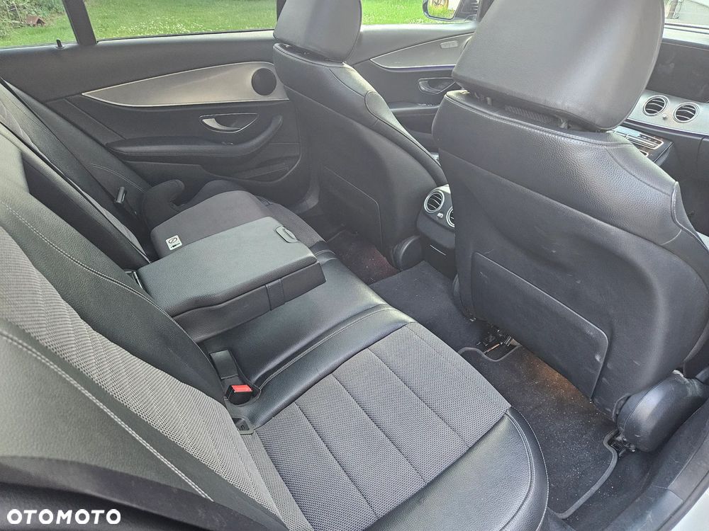 Mercedes-Benz Klasa E 220 d T 9G-TRONIC - 17