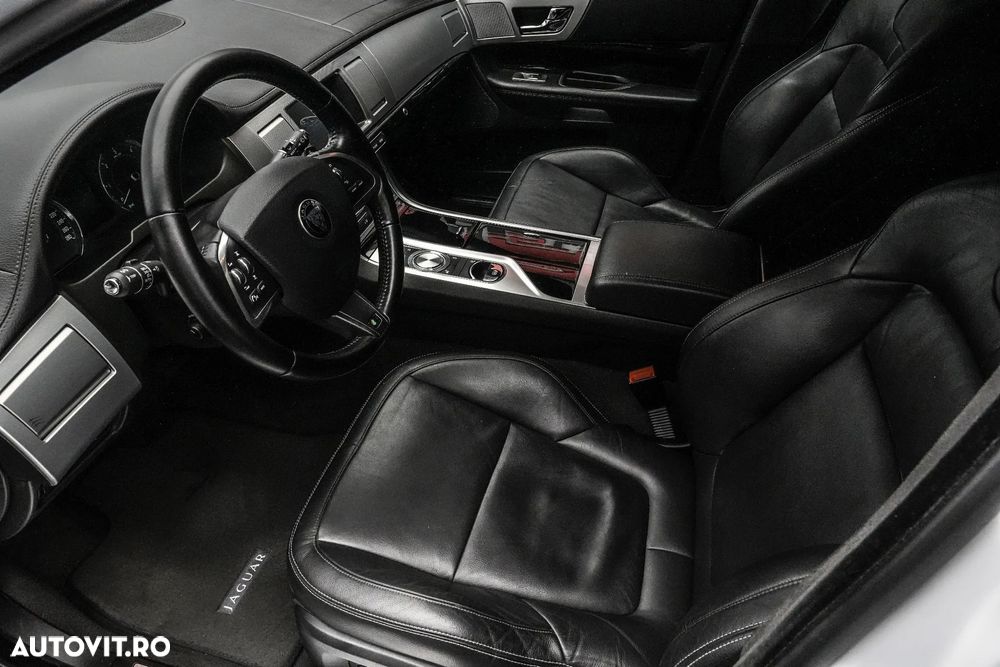 Jaguar XF 2.2D Premium Luxury - 12
