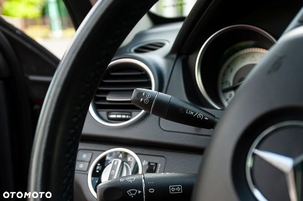 Mercedes-Benz Klasa C 180 BlueEFFICIENCY - 29