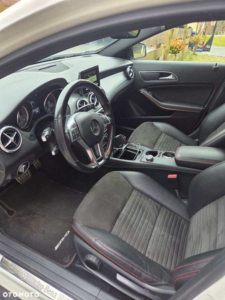 Mercedes-Benz GLA 250 4-Matic - 4