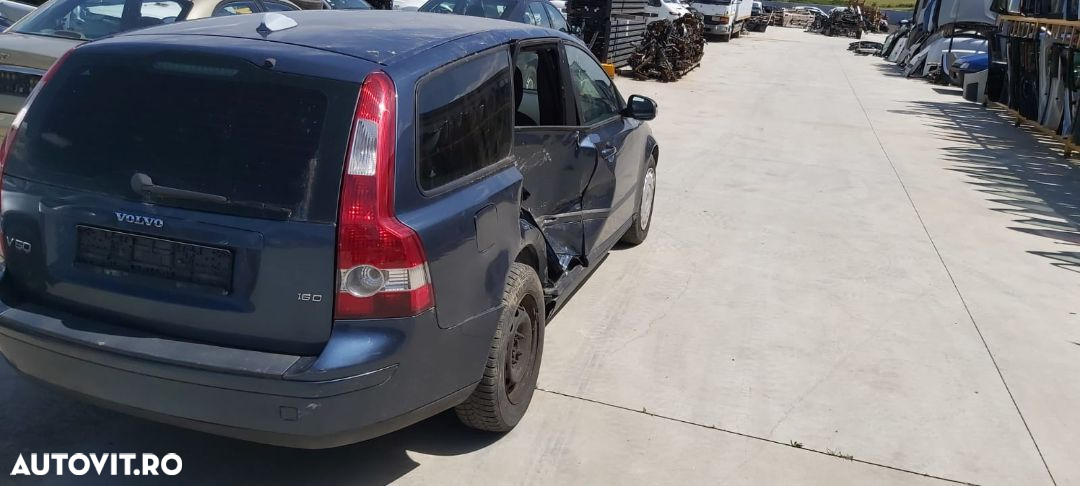 Dezmembrez Volvo V50 - 3