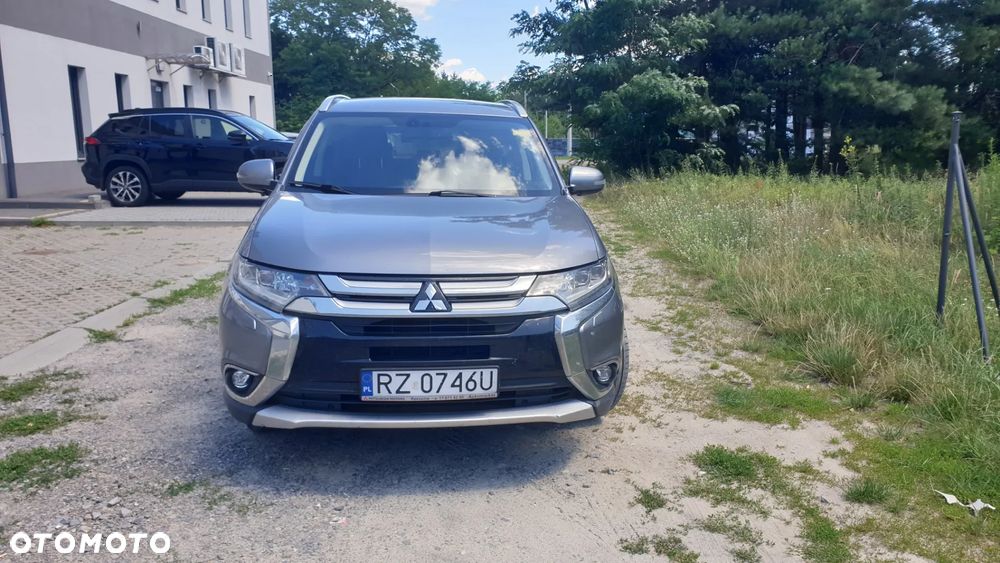 Mitsubishi Outlander 2.0 Instyle + 4WD CVT - 2