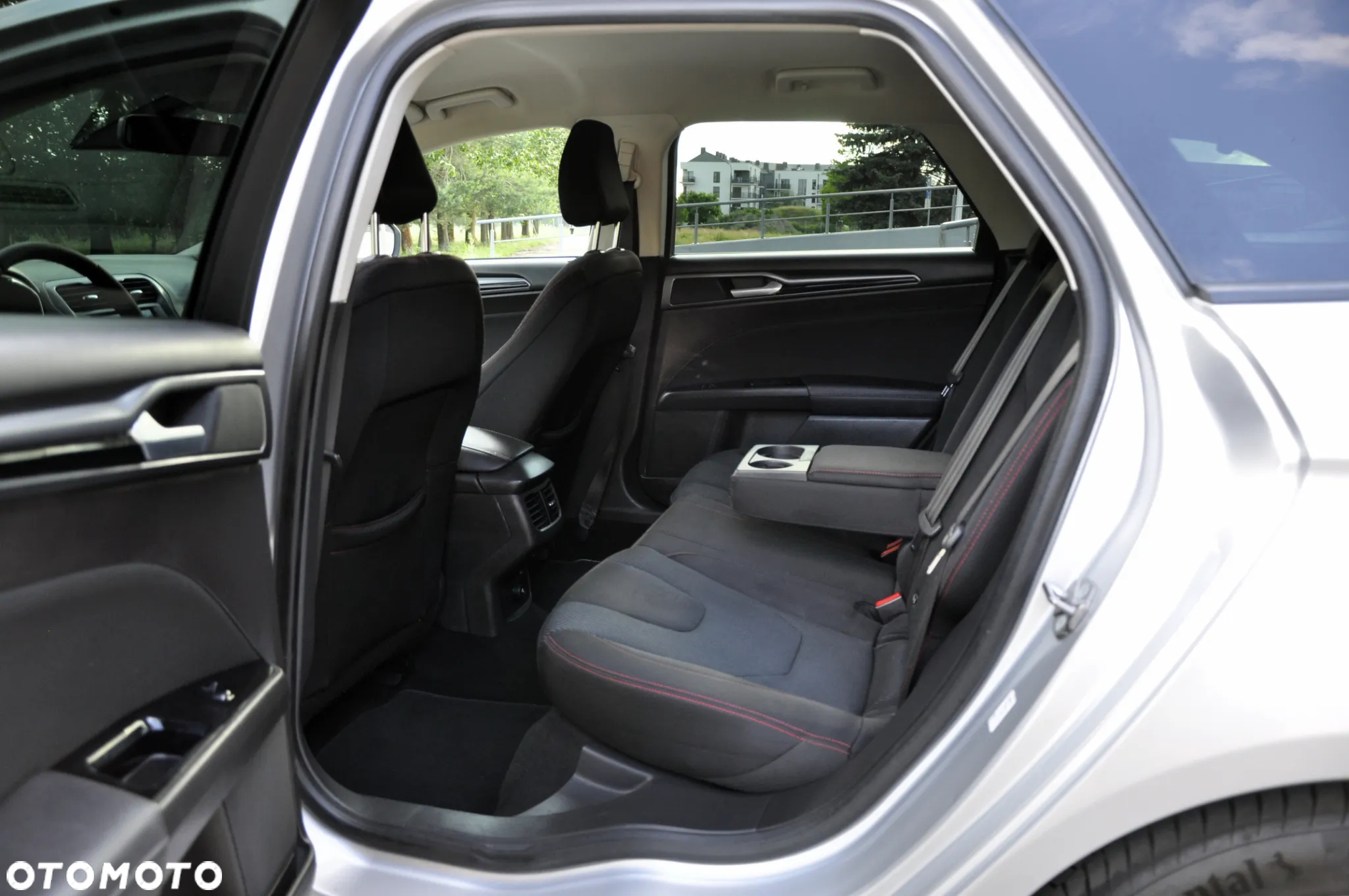Ford Mondeo 2.0 TDCi Titanium PowerShift - 25
