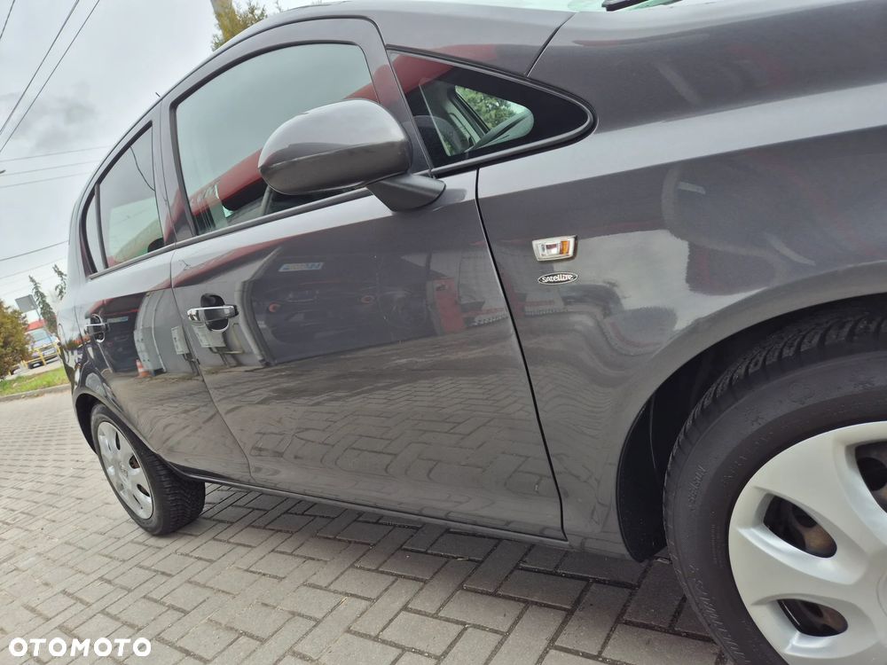 Opel Corsa 1.4 16V Satellite - 22