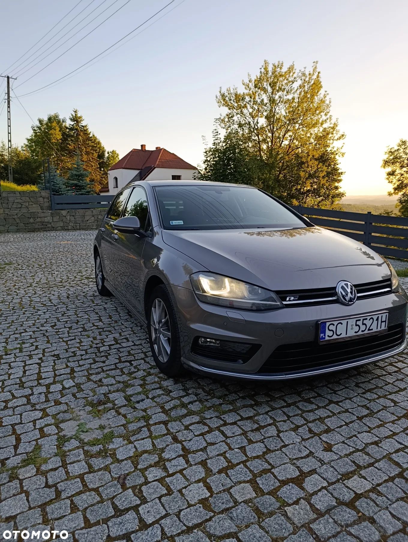 Volkswagen Golf - 1
