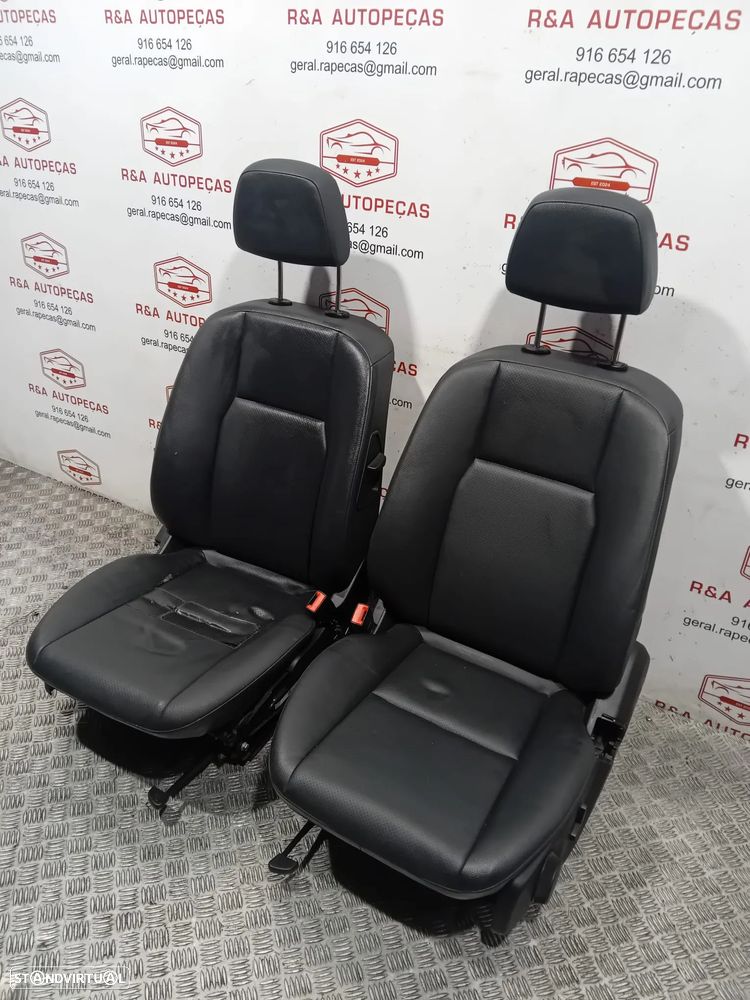 Conjunto de Bancos Mercedes Class C W204 Sedan em Pele Original - 12