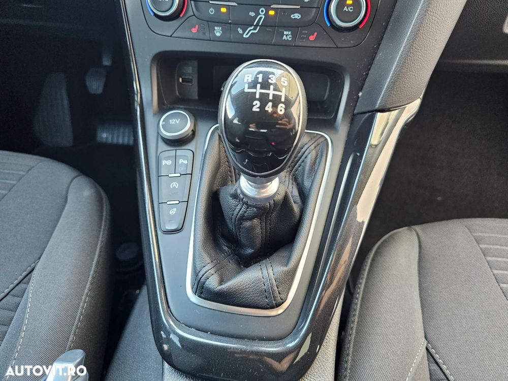 Ford Focus 1.0 EcoBoost Start-Stopp-System TITANIUM - 12
