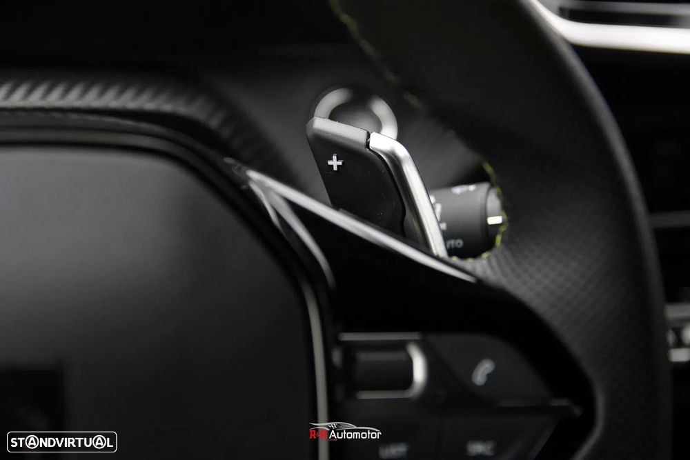 Peugeot 2008 1.2 PureTech GT EAT8 - 39