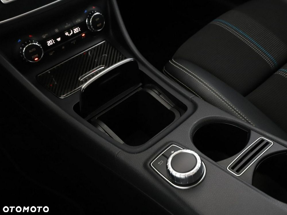 Mercedes-Benz CLA 180 d 7G-DCT Urban - 30